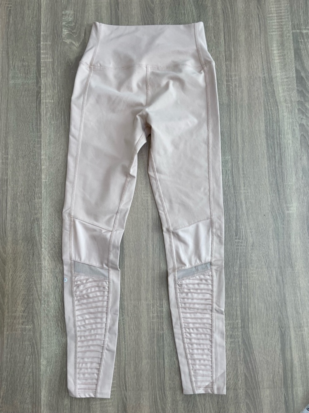ALO Yoga Blush Pink Highrise Moto Leggings w/ mesh & accordion pleats. Size M - Picture 2 of 10